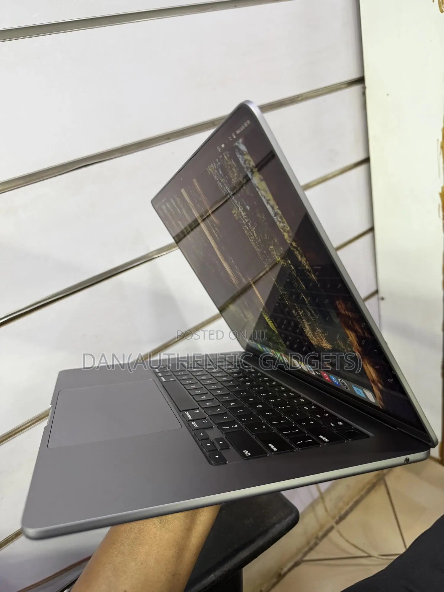New Laptop Apple MacBook Air 2023 M2 8GB Apple M2 SSD 256GB