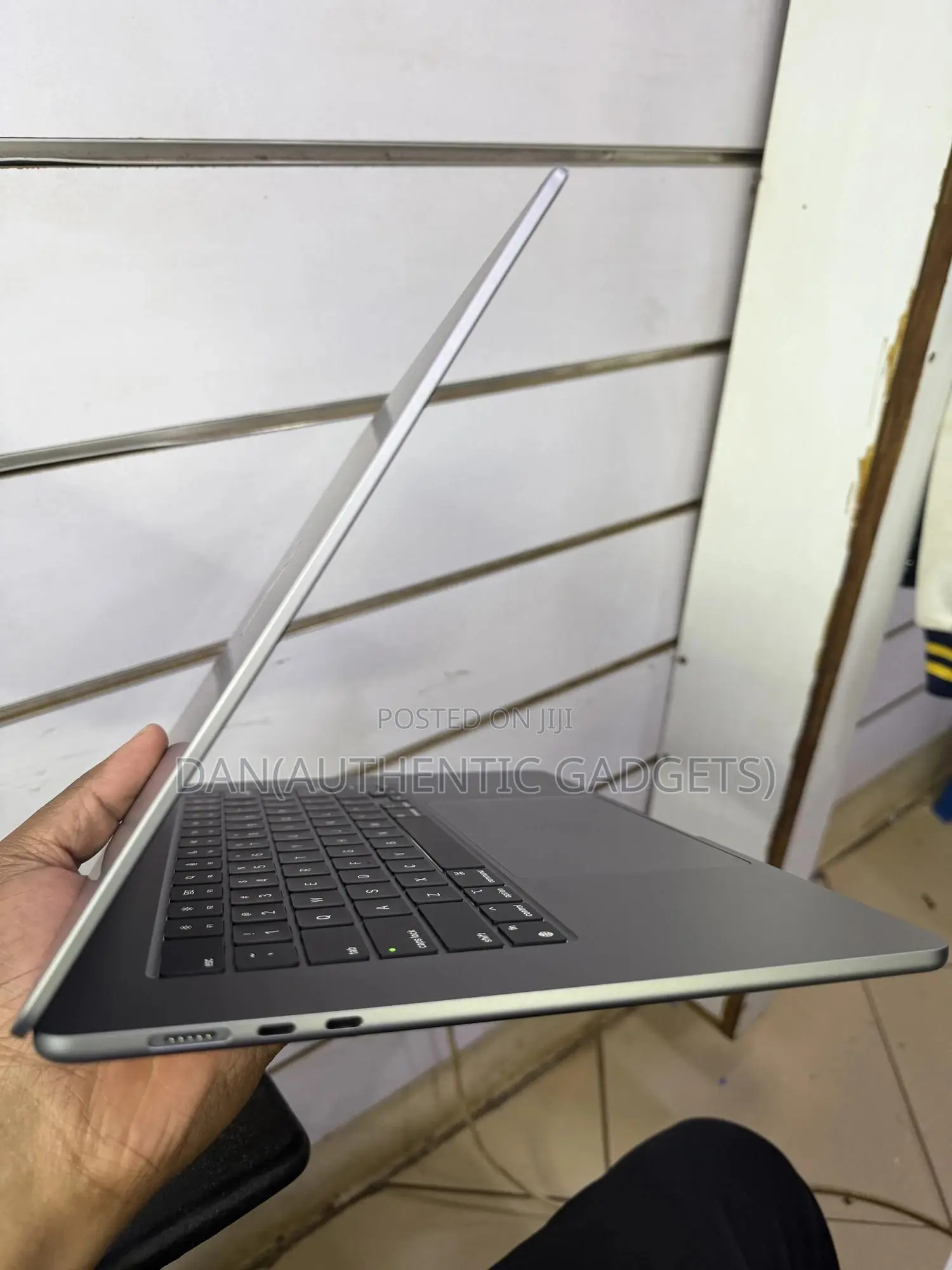 New Laptop Apple MacBook Air 2023 M2 8GB Apple M2 SSD 256GB