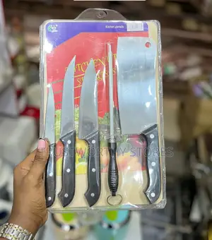 Wooden Chopping Board With Knives
