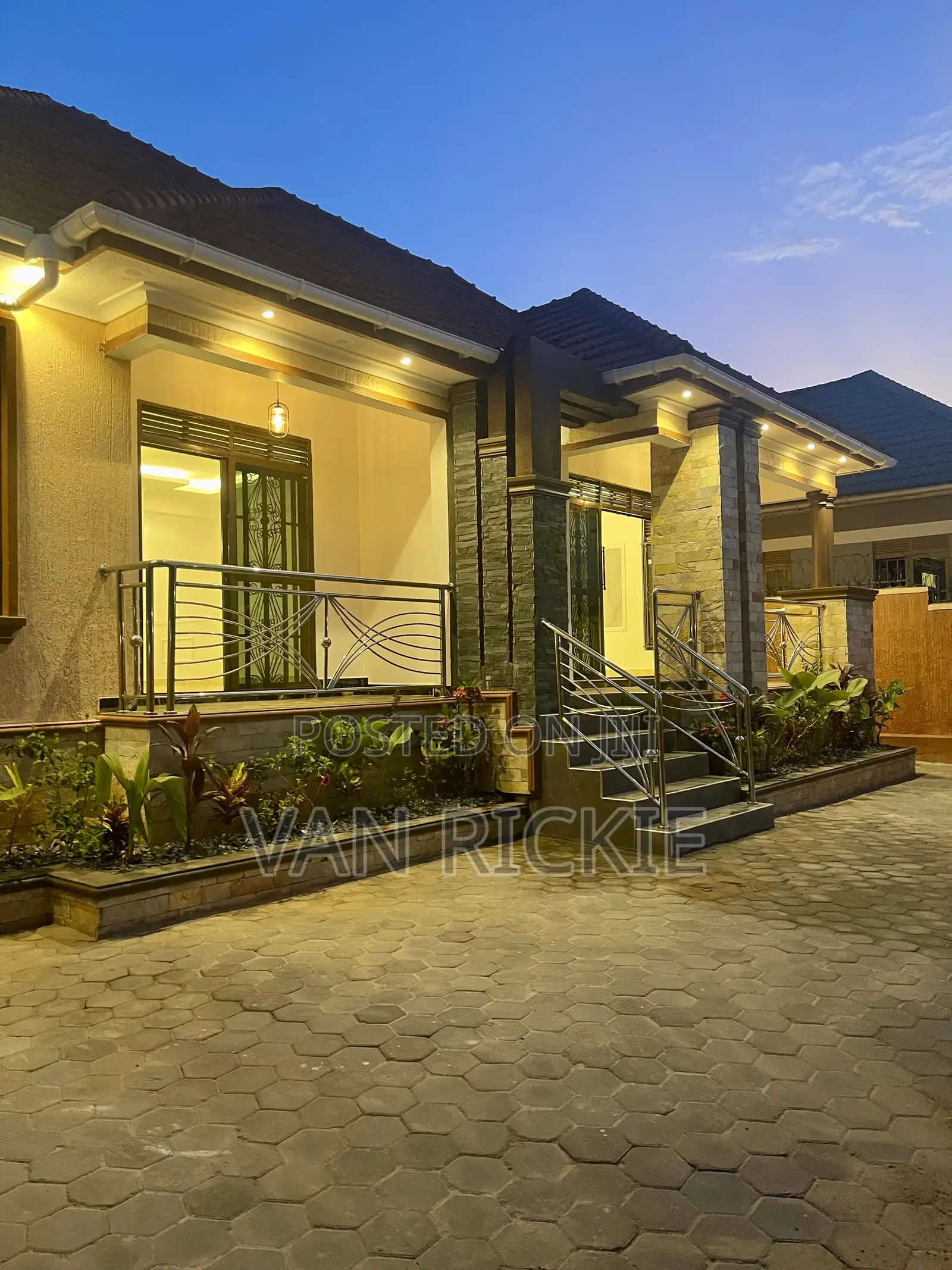 5bdrm Bungalow in Kira for sale