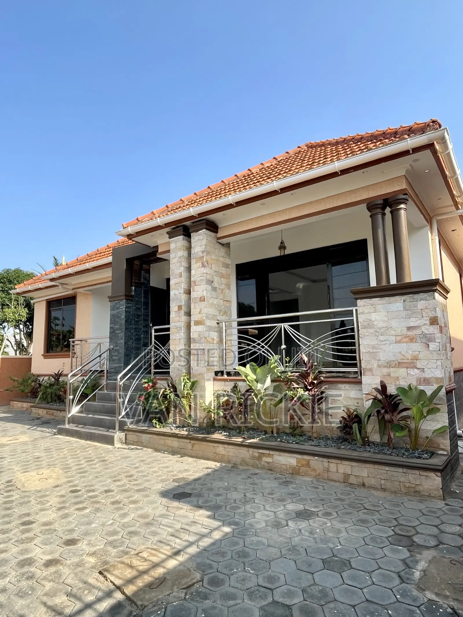 5bdrm Bungalow in Kira for sale