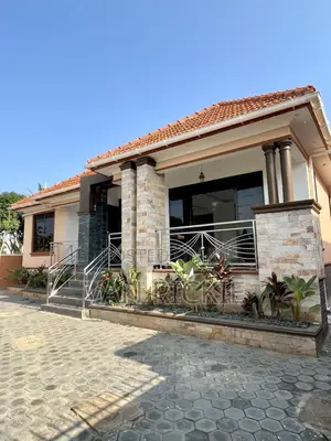 5bdrm Bungalow in Kira for sale