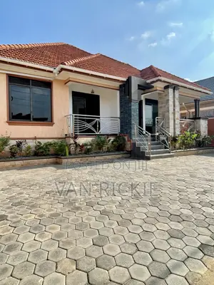 5bdrm Bungalow in Kira for sale