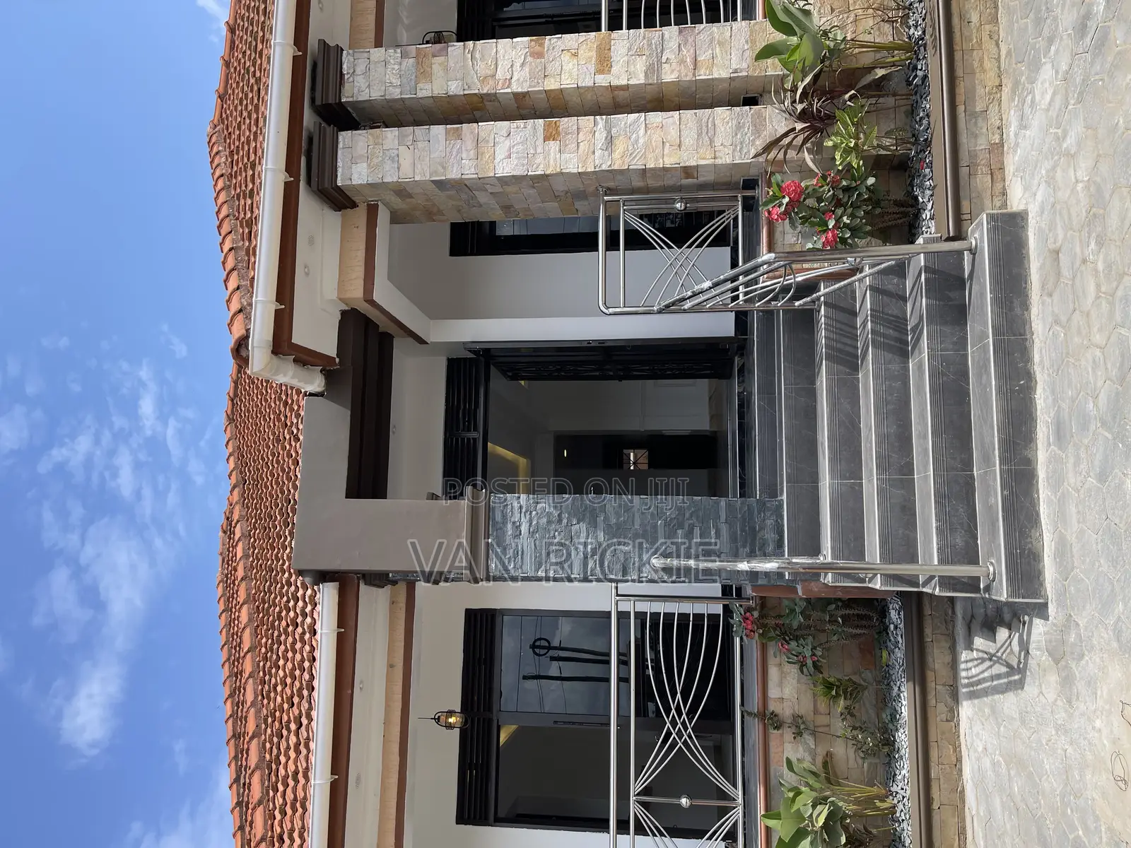 5bdrm Bungalow in Kira for sale
