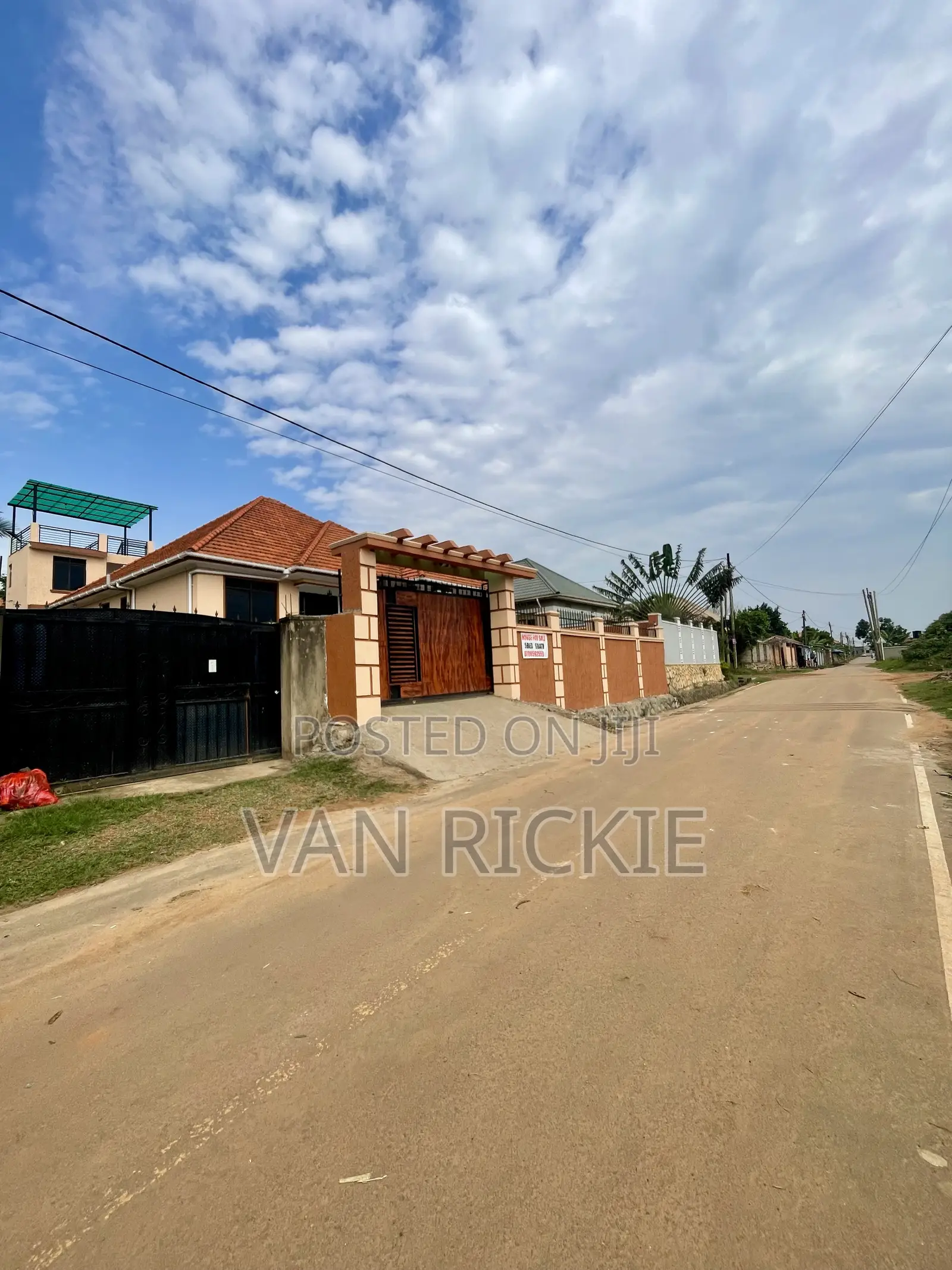 5bdrm Bungalow in Kira for sale