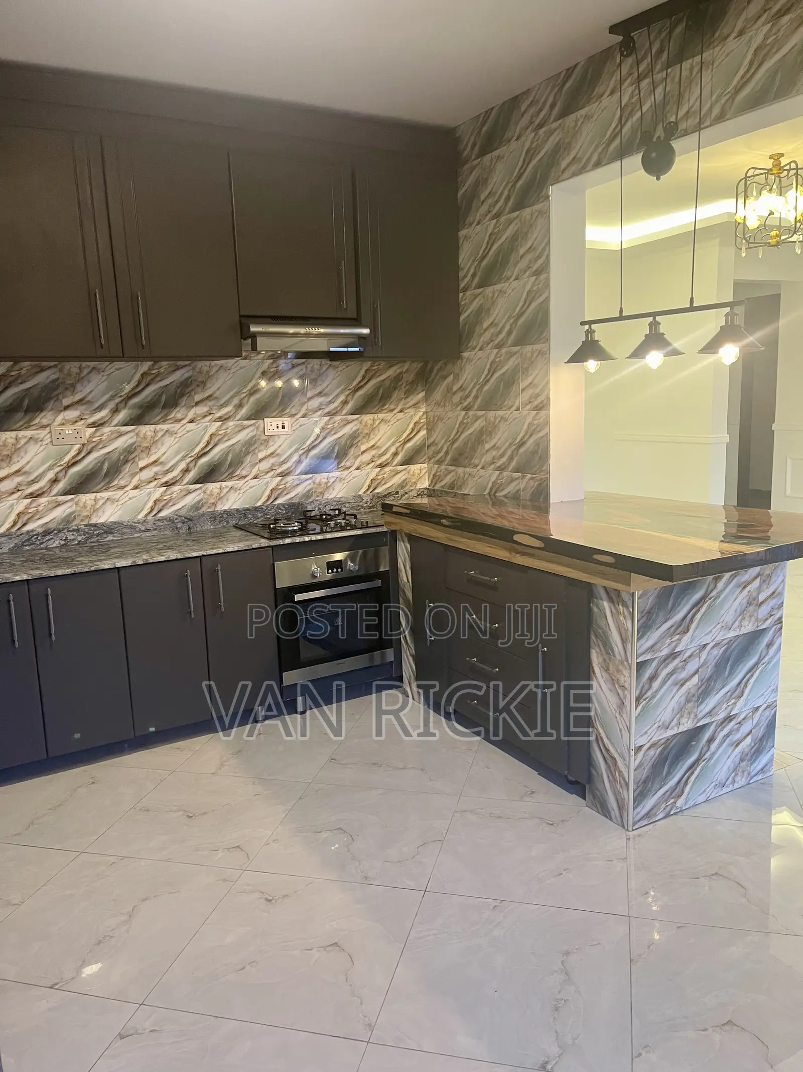 5bdrm Bungalow in Kira for sale
