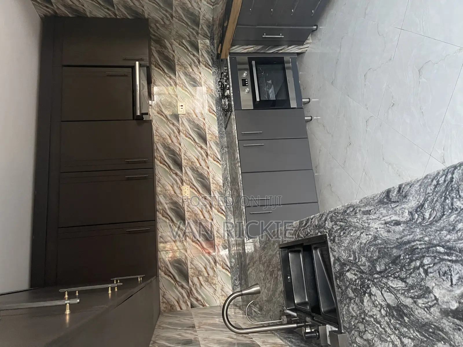 5bdrm Bungalow in Kira for sale