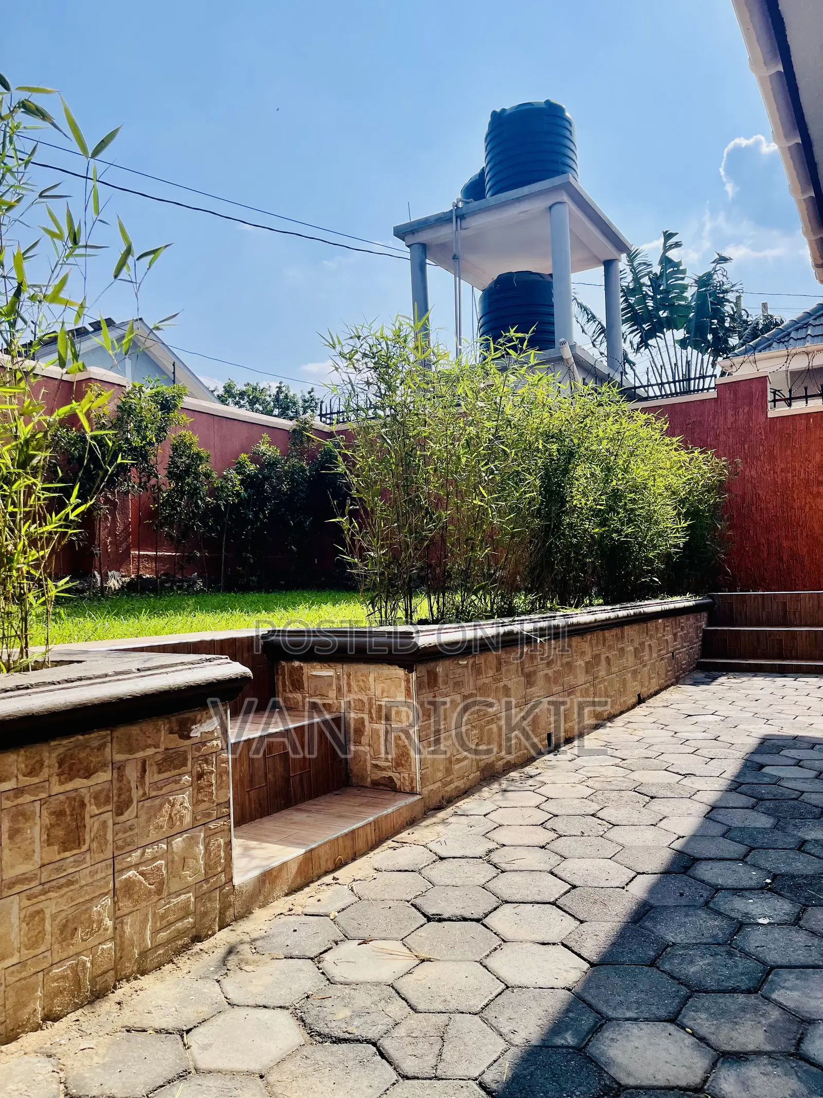 5bdrm Bungalow in Kira for sale
