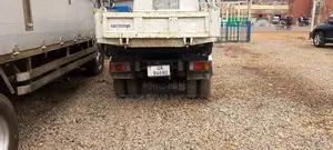 Isuzu Elfu 250 1998 White