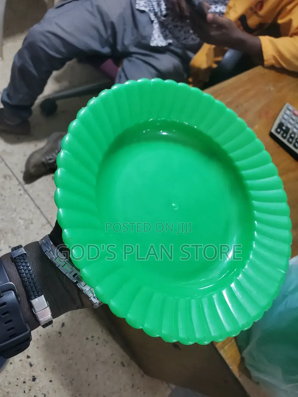 Plastic Party Plates 12pcs
