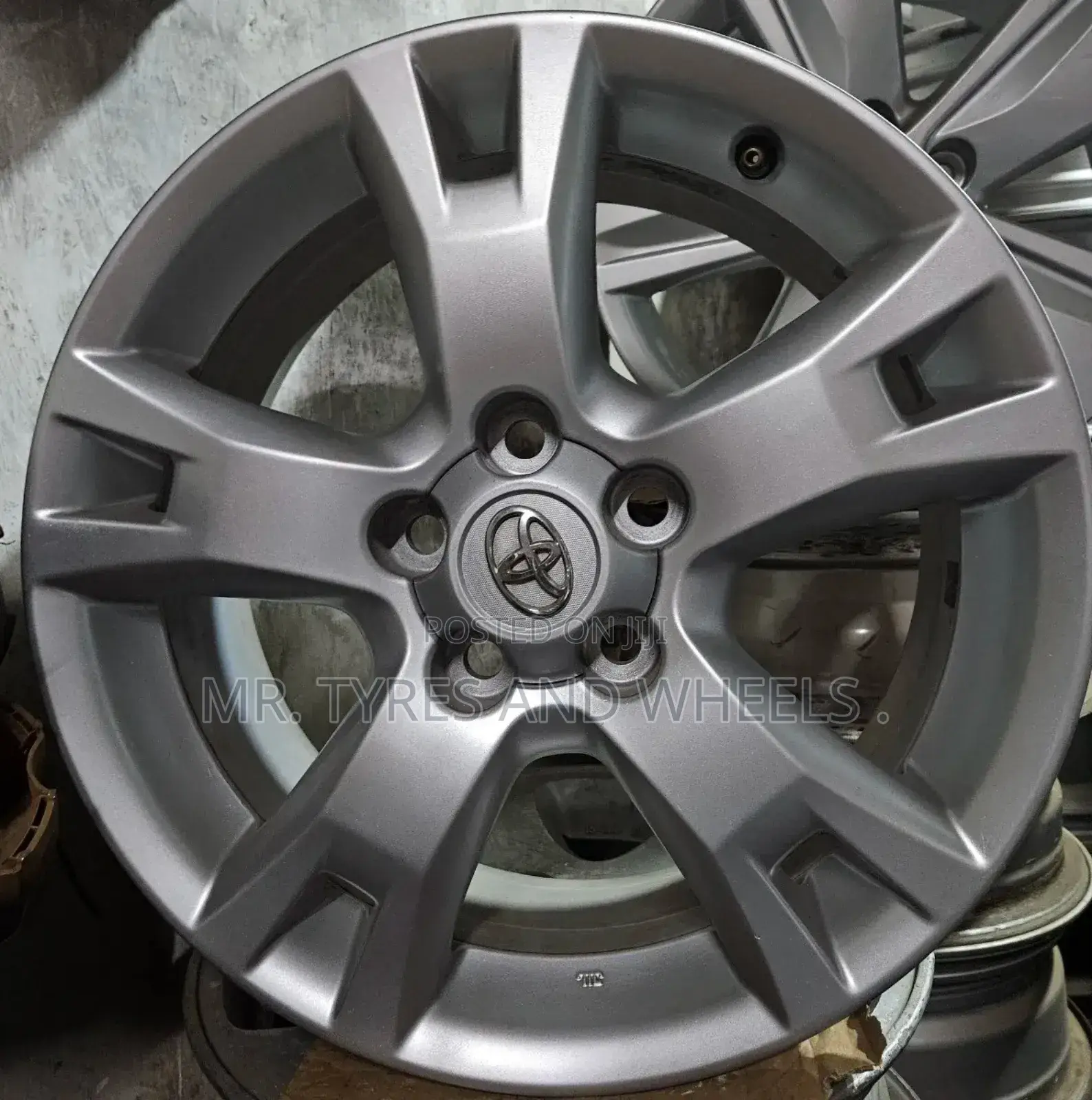 Original Rims 4 R4 New Model Size 17 Bt Can Go on Other Cars