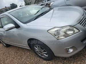 Photo - Toyota Premio 2012 Silver