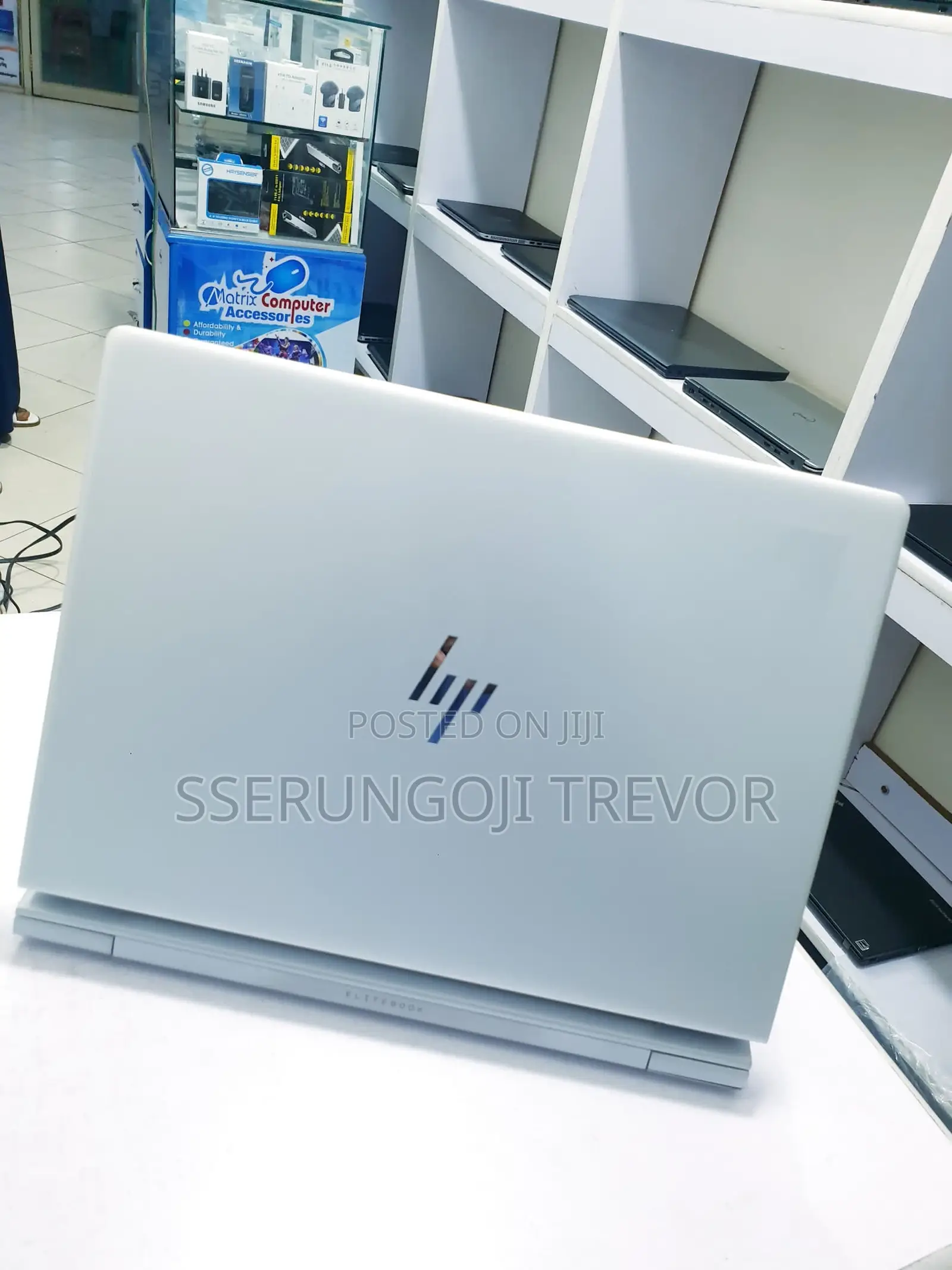 Laptop HP 14S 8GB Intel Core I5 SSHD+SSD 256GB