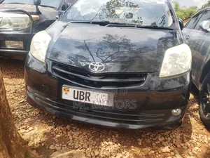 Photo - Toyota Passo Sette 1.5 AWD 2009 Black