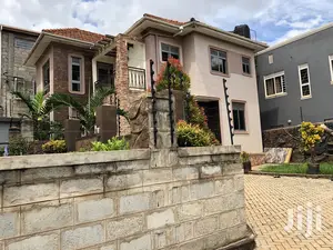 Kira Pretty House in Tarmacked Neighbourhood on Sell