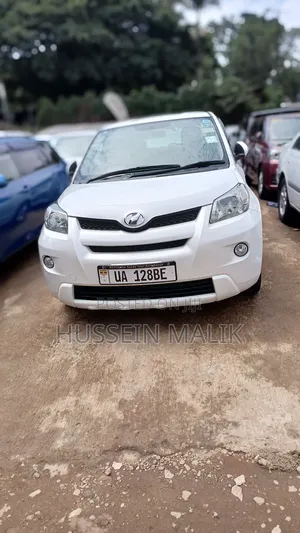 Photo - Toyota IST 2010 White