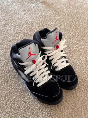 Photo - Jordan 5 Black Metallic