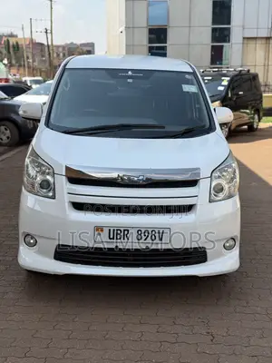 Photo - Toyota Noah 2.0 143hp AWD (8 Seater) 2009 White