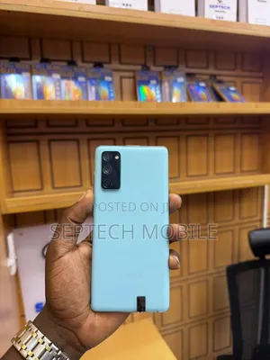 New Samsung Galaxy S20 FE 5G SD865 128 GB Blue