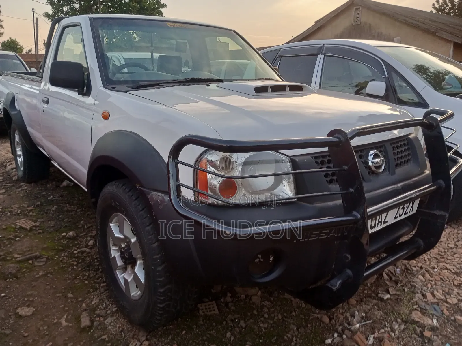 Nissan NP300 2010 White