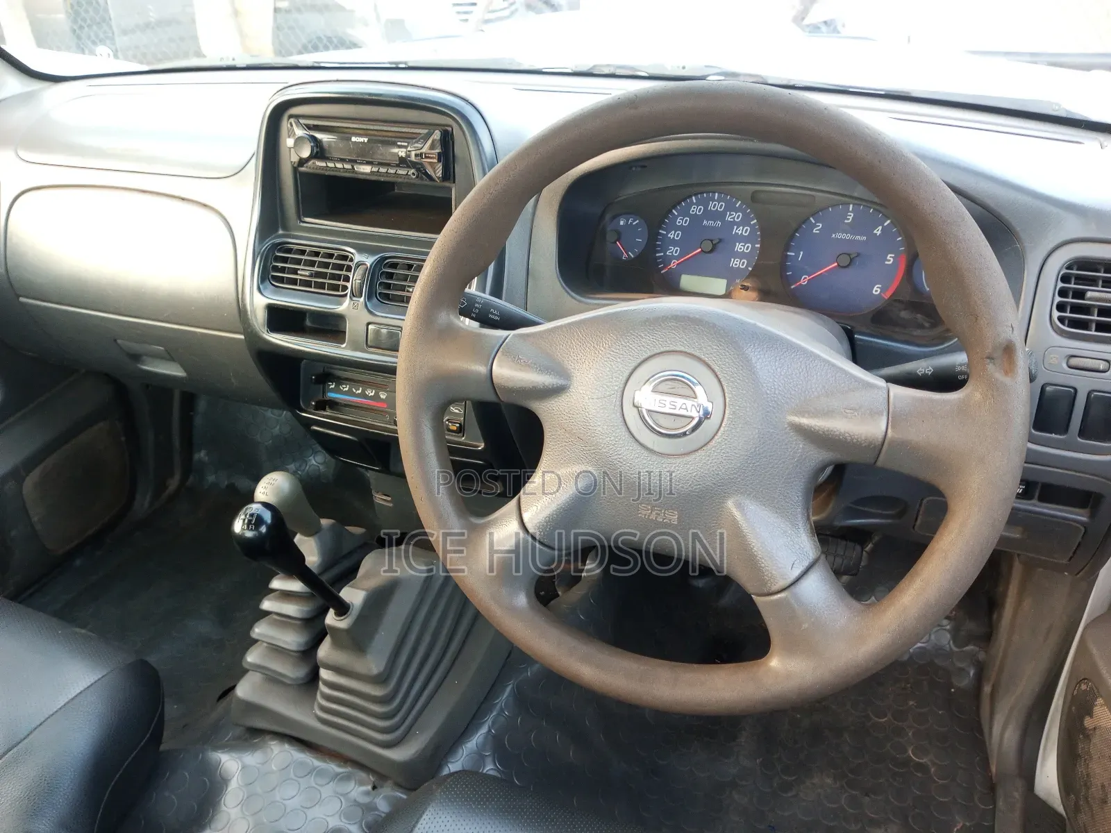 Nissan NP300 2010 White