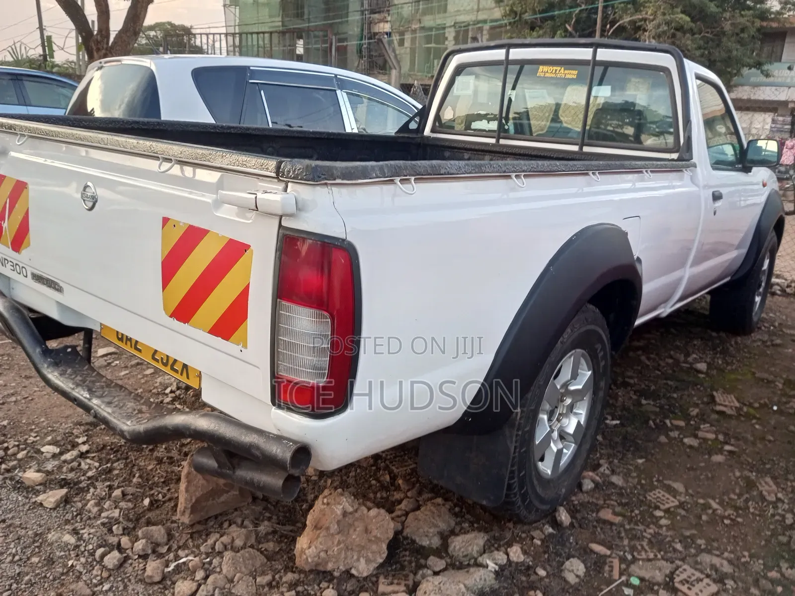 Nissan NP300 2010 White