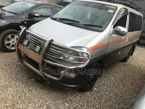 Photo - Toyota Regius 2004 White