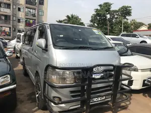 Photo - Toyota HiAce 2003 Silver