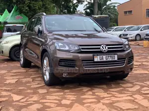 Volkswagen Touareg 2014 Red