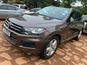 Volkswagen Touareg 2014 Red