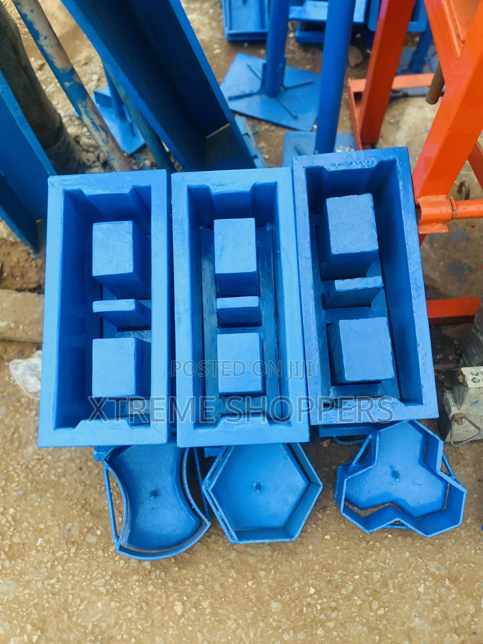 Manual Labor/ Concrete Mould / Sized 6