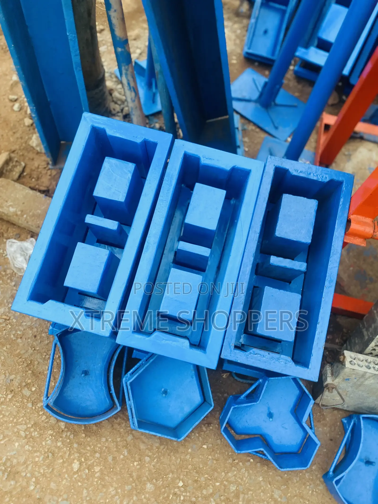 Manual Labor/ Concrete Mould / Sized 6