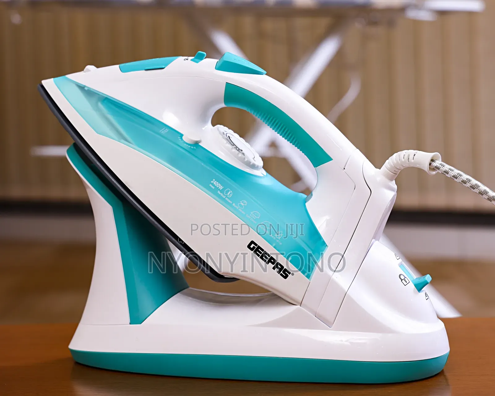 Geepas Top-Quality Cordless Steam Iron Gsi-24015