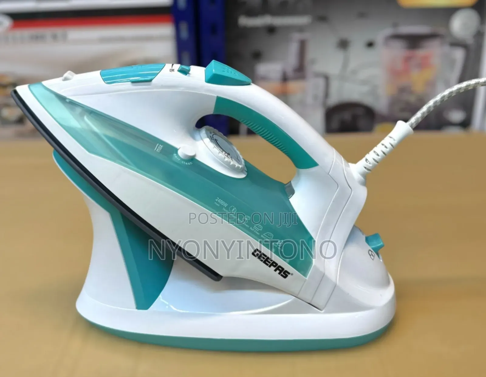 Geepas Top-Quality Cordless Steam Iron Gsi24015 2y Warranty