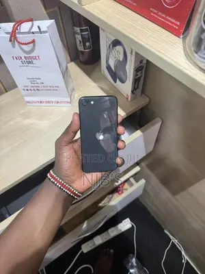 Apple iPhone SE (2020) 128 GB Black