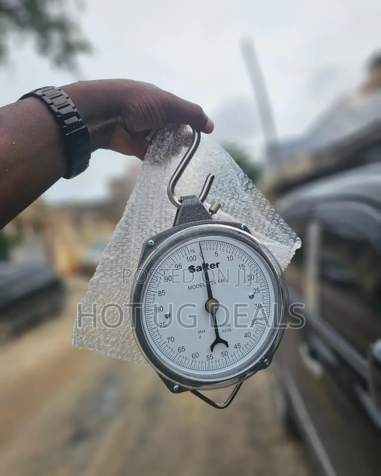 Salter Mechanical Hanging Scale With A 100kg Capacity.