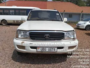 Photo - Toyota Land Cruiser 2000 White