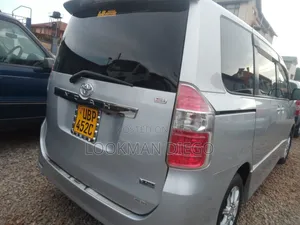 Toyota Noah 2.0 143hp AWD (8 Seater) 2009 Silver