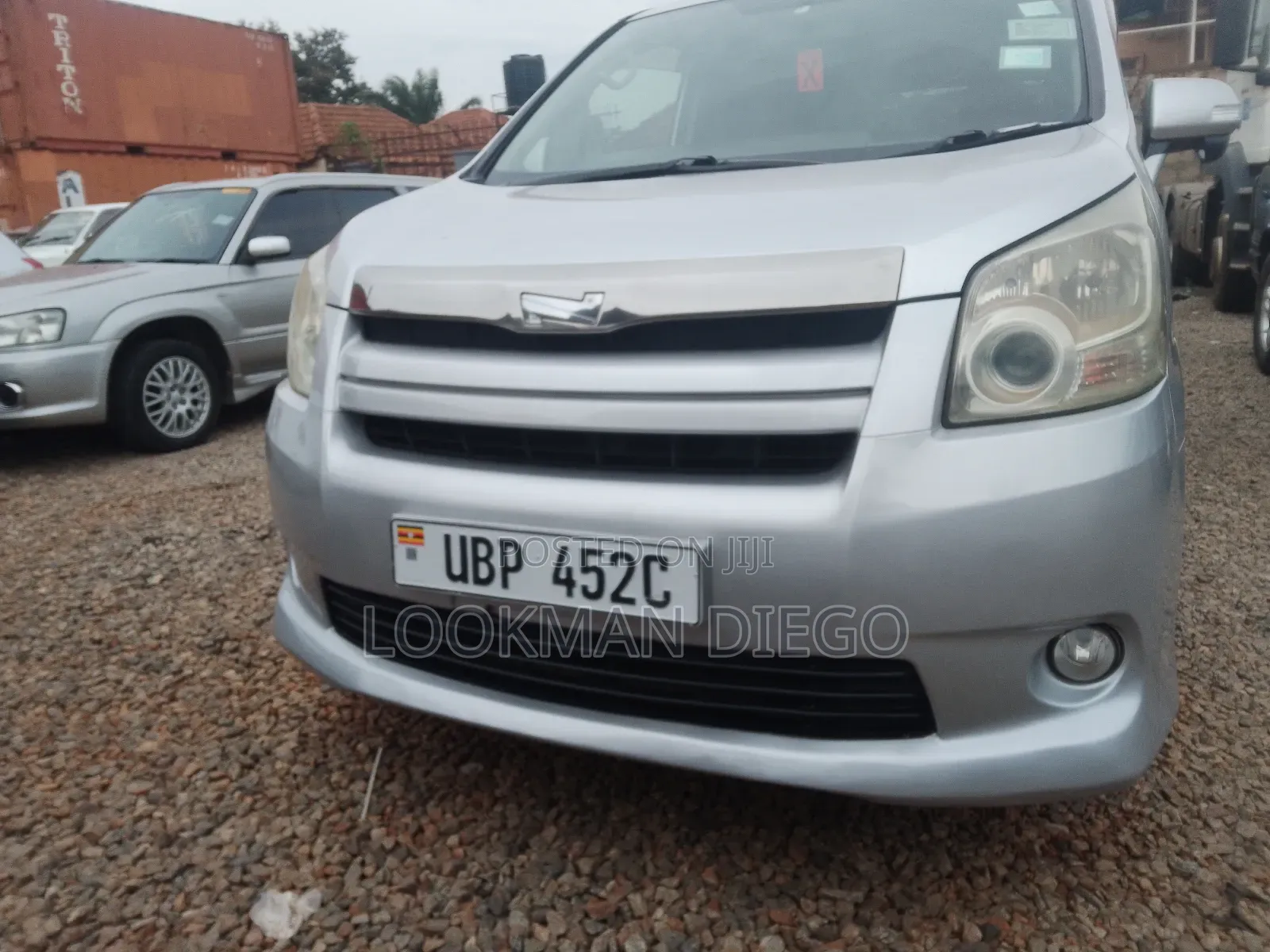 Toyota Noah 2.0 143hp AWD (8 Seater) 2009 Silver