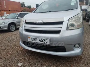 Toyota Noah 2.0 143hp AWD (8 Seater) 2009 Silver