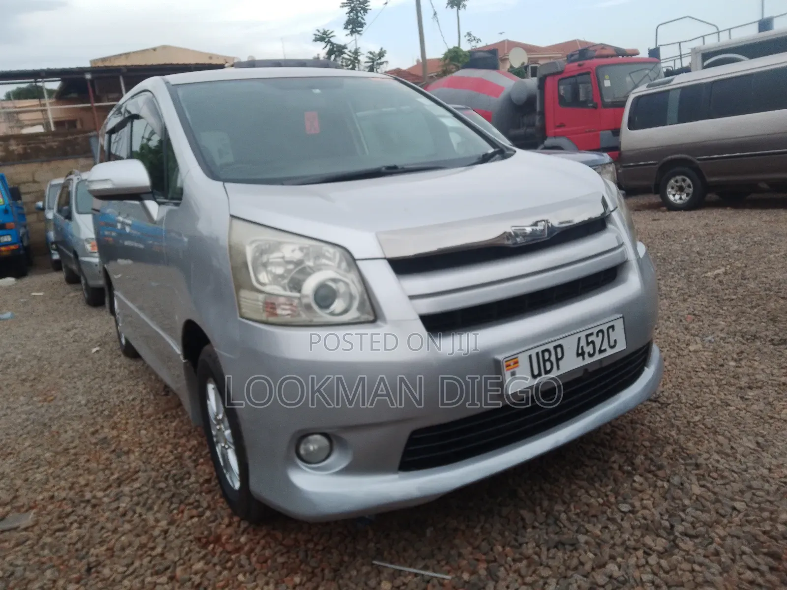 Toyota Noah 2.0 143hp AWD (8 Seater) 2009 Silver