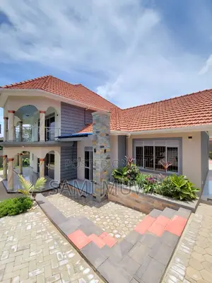 7bdrm Mansion in Kitende, Wakiso / Wakiso for sale