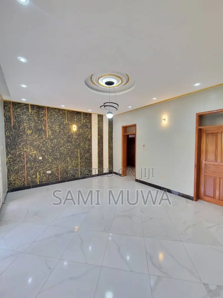 7bdrm Mansion in Kitende, Wakiso / Wakiso for sale