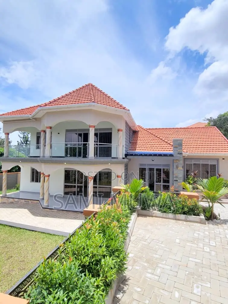 7bdrm Mansion in Kitende, Wakiso / Wakiso for sale