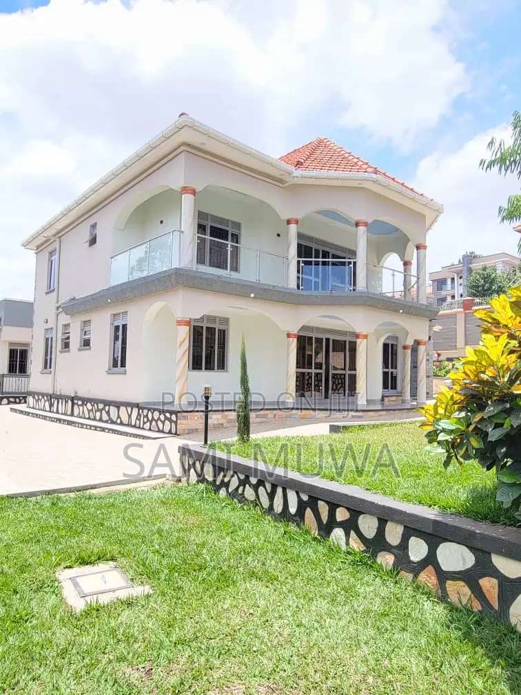 7bdrm Mansion in Kitende, Wakiso / Wakiso for sale