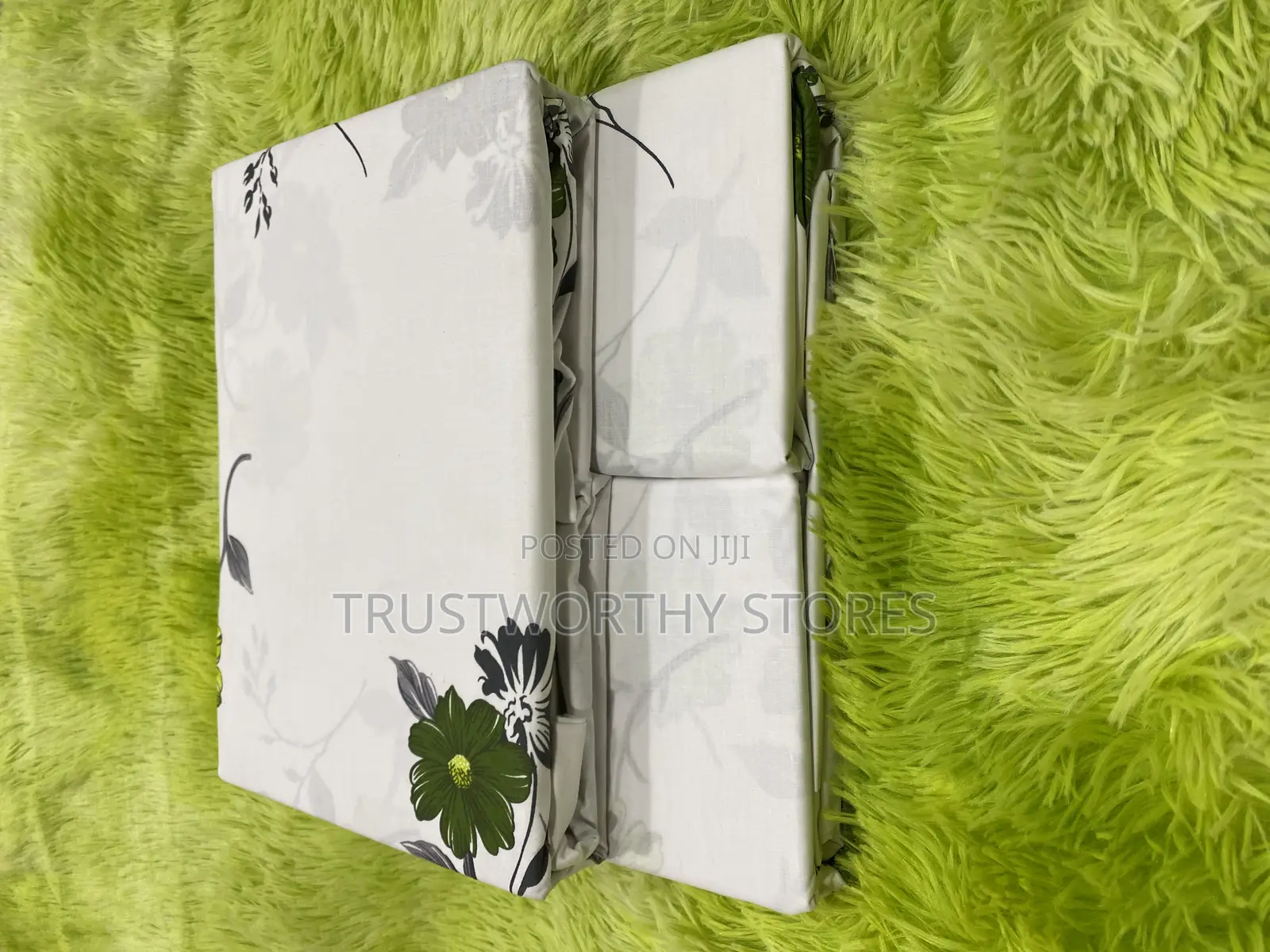 2 Flat Bedsheets and 4 Pillowcases