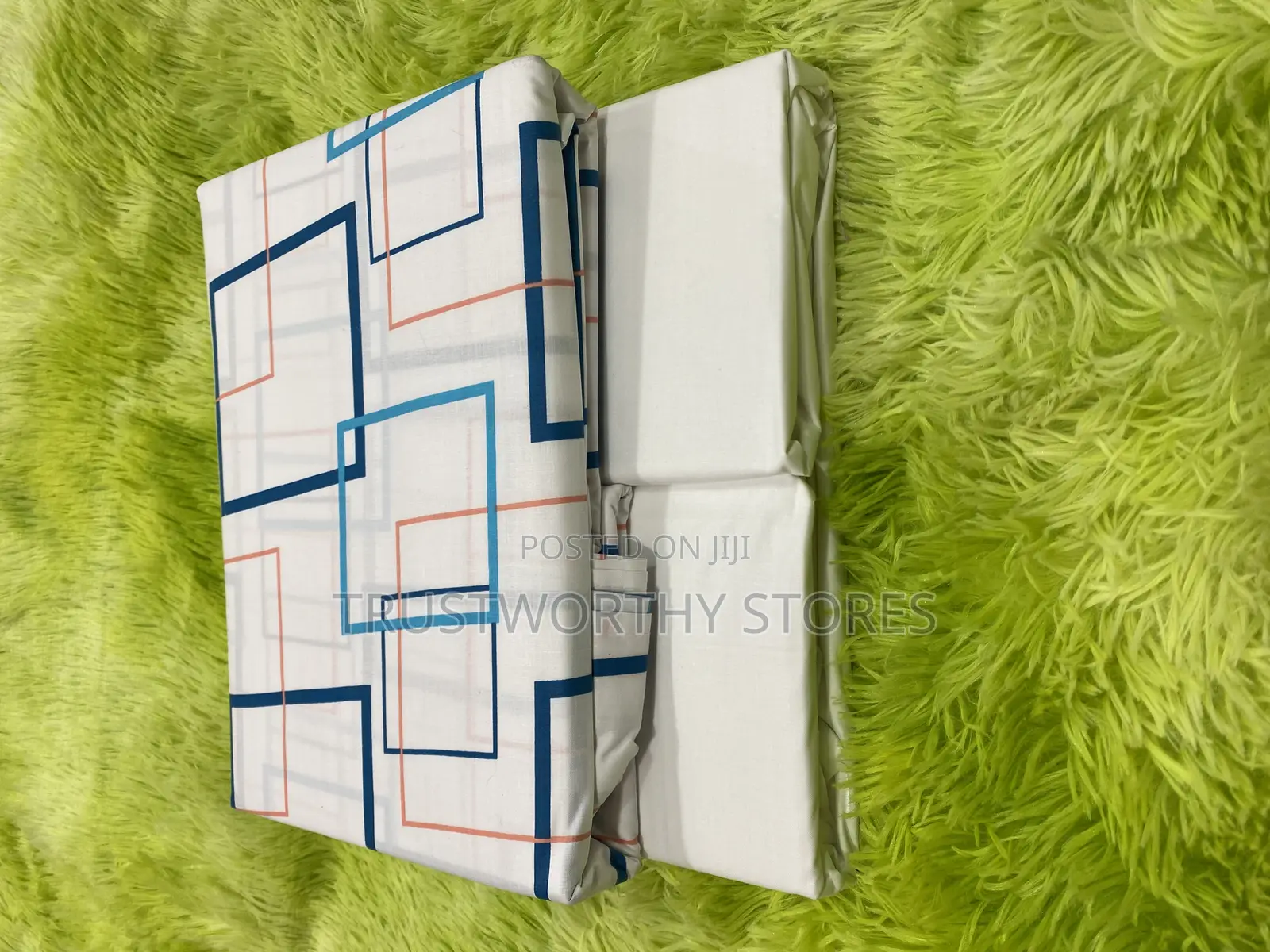 2 Flat Bedsheets and 4 Pillowcases