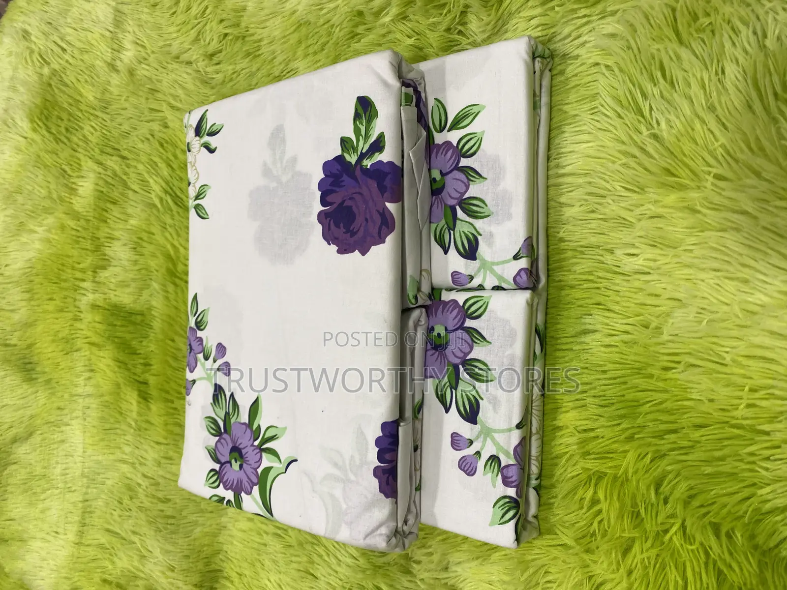2 Flat Bedsheets and 4 Pillowcases
