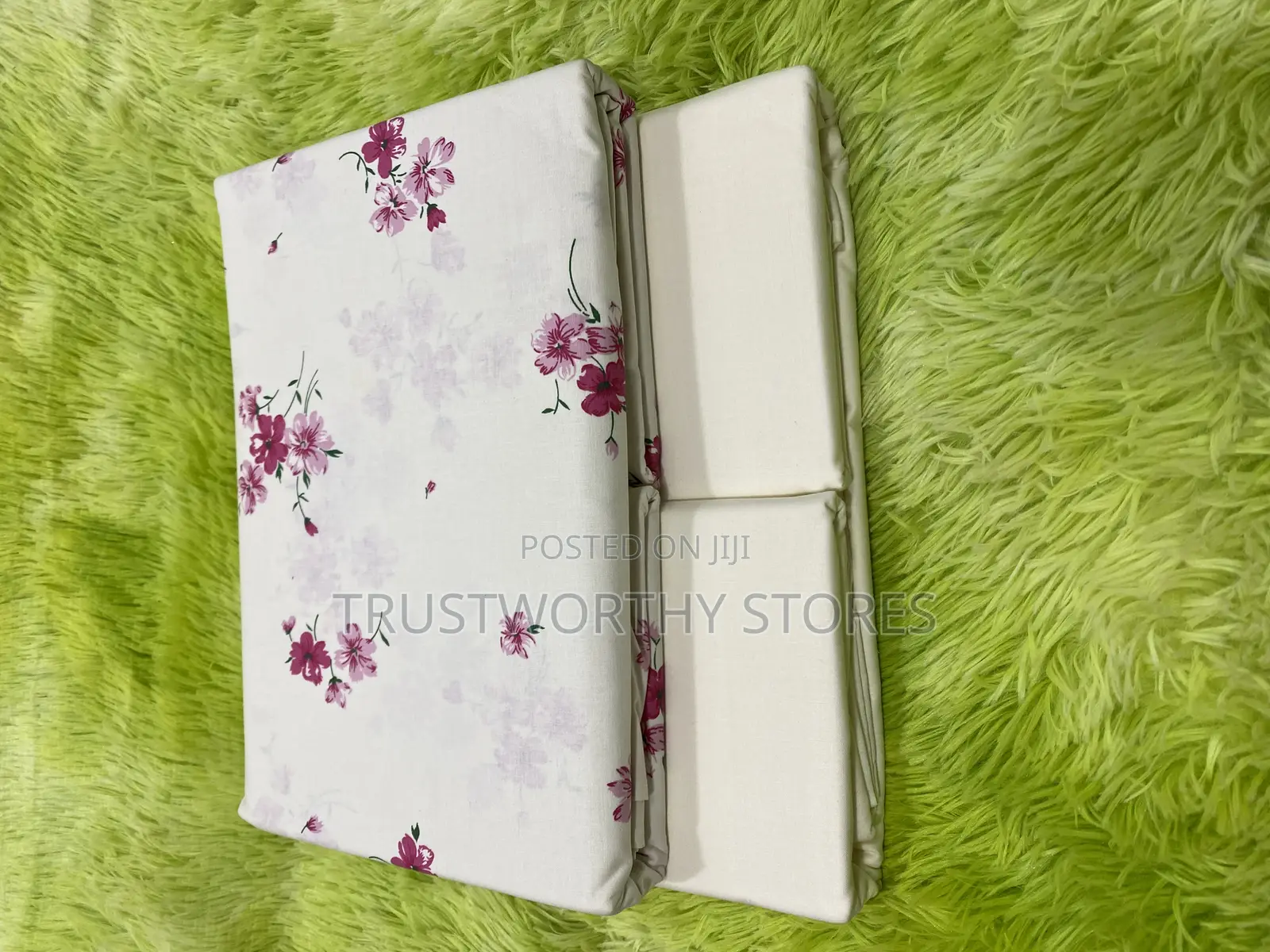 2 Flat Bedsheets and 4 Pillowcases