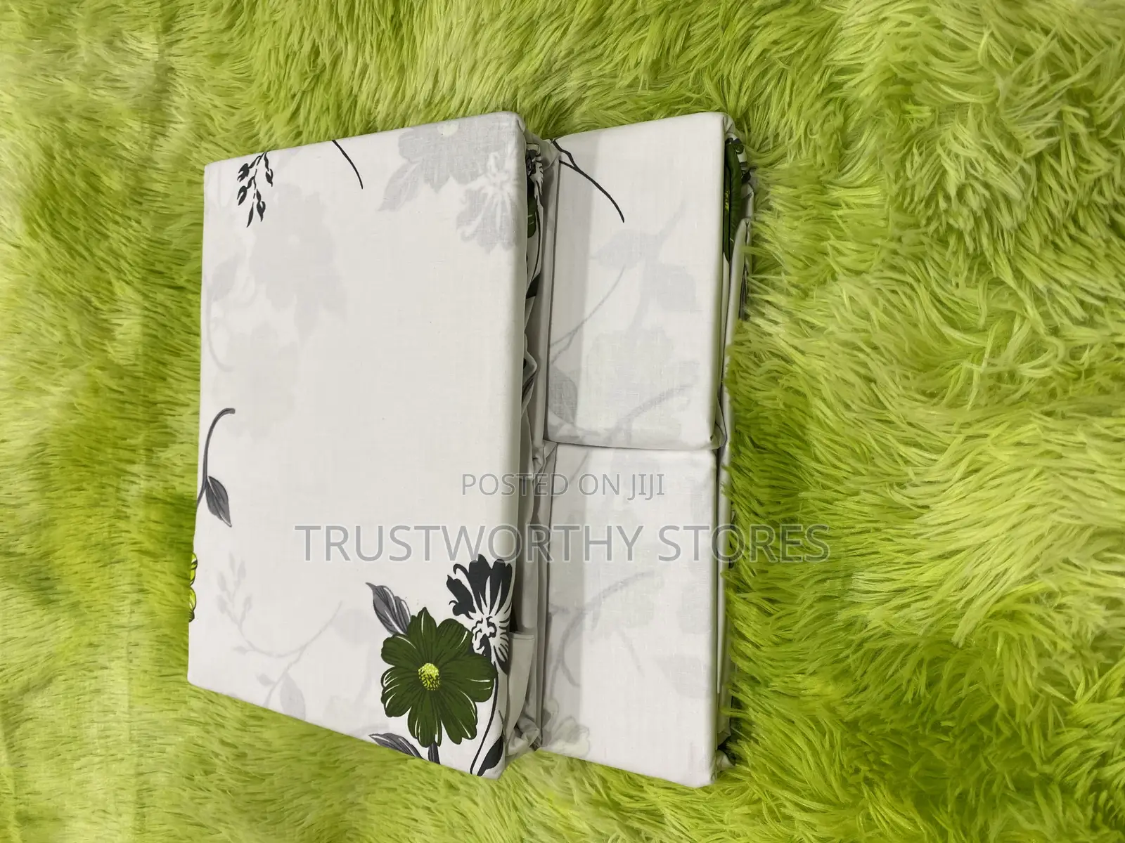 2 Flat Bedsheets and 4 Pillowcases